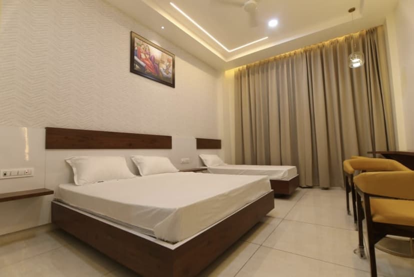 3 Bed AC at Shri Gajanan Maharaj Sansthan - Comfortable room with AC