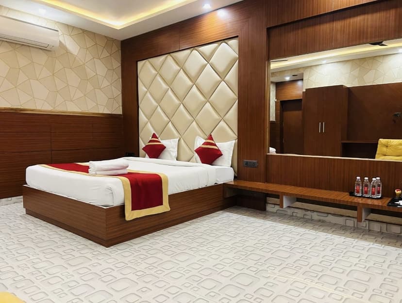 Deluxe Suite at Shri Gajanan Maharaj Sansthan - Elegant suite with premium features